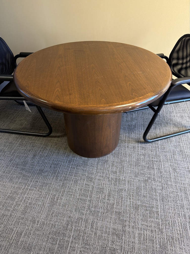 41 x 28 WOODEN ROUND TABLE