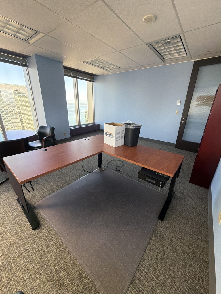 72 x 72 L SHAPED HAT DESK