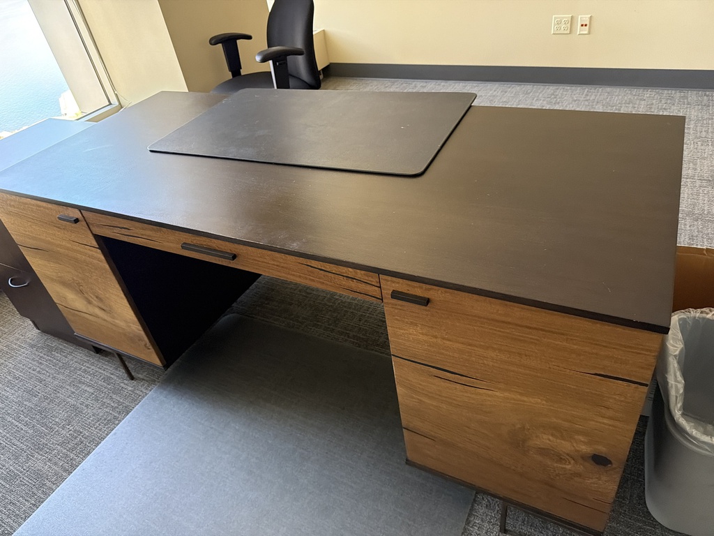70x30x31 CREDENZA DESK