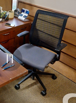 Task chair with arms
