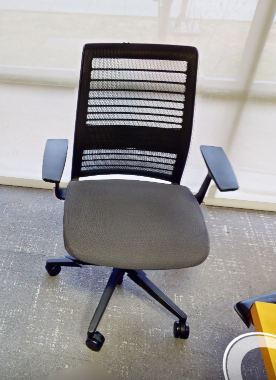 Task chair with arms