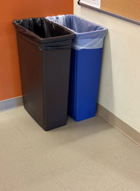 PLASTIC GARBAGE CAN
