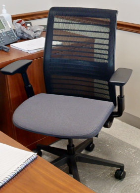 Task chair with arms