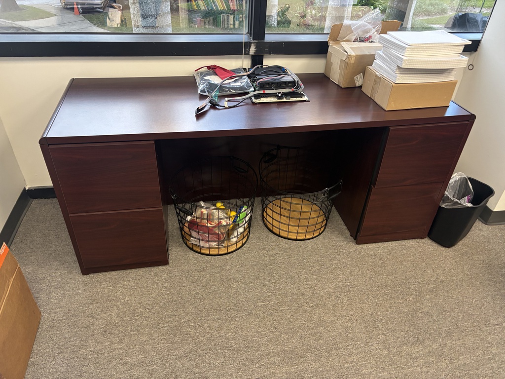 Desk medium