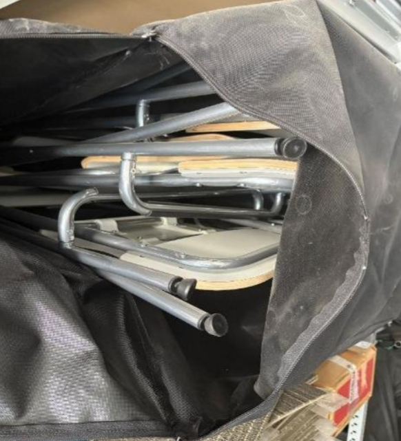 Folding chairs 