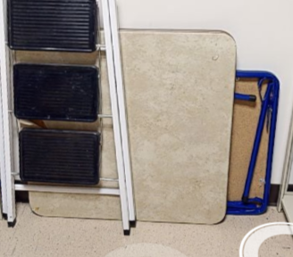 Folding table