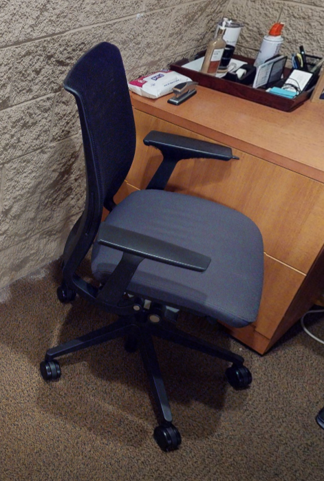 Task chair w/ arms