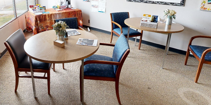 Round meeting table
