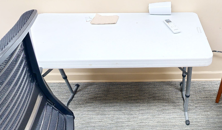 Folding table