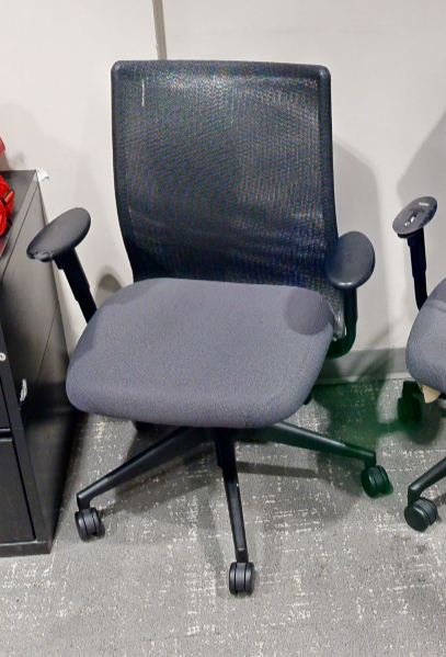Blk task chair with arms