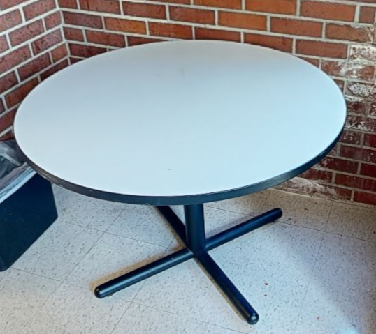 Round break table