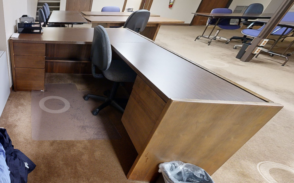 XL reception L-shaped desk