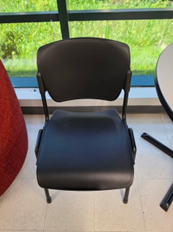ARMLESS STACK CHAIR