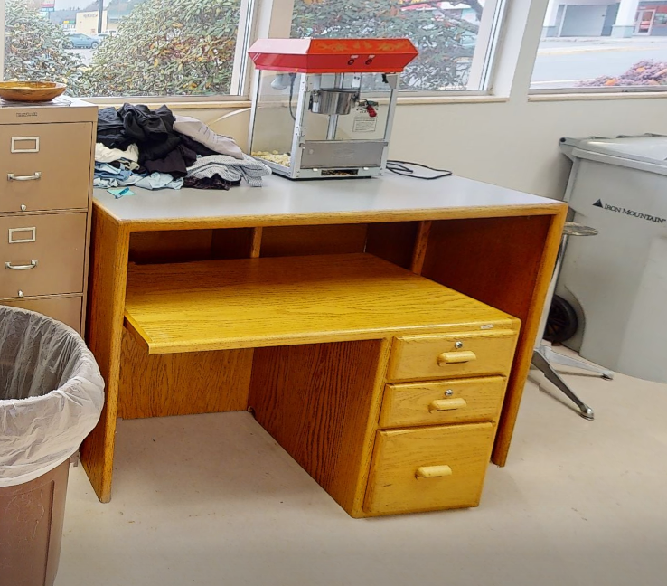 Desk - no peds