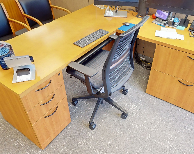 Task chair, with arms