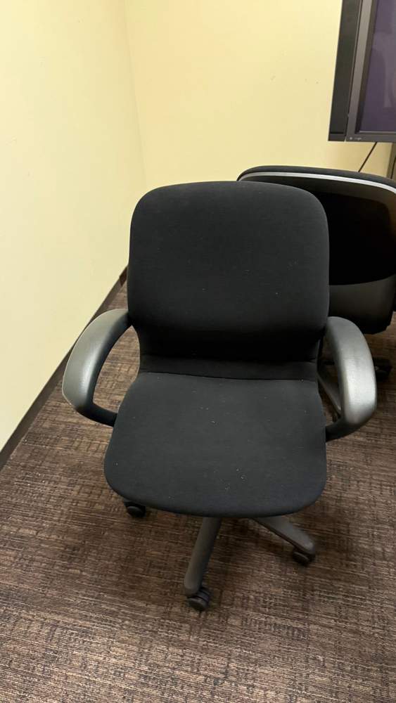 Black task chair