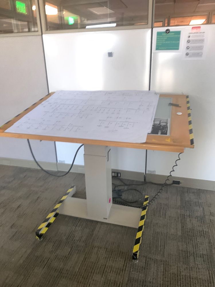 Electric drafting table