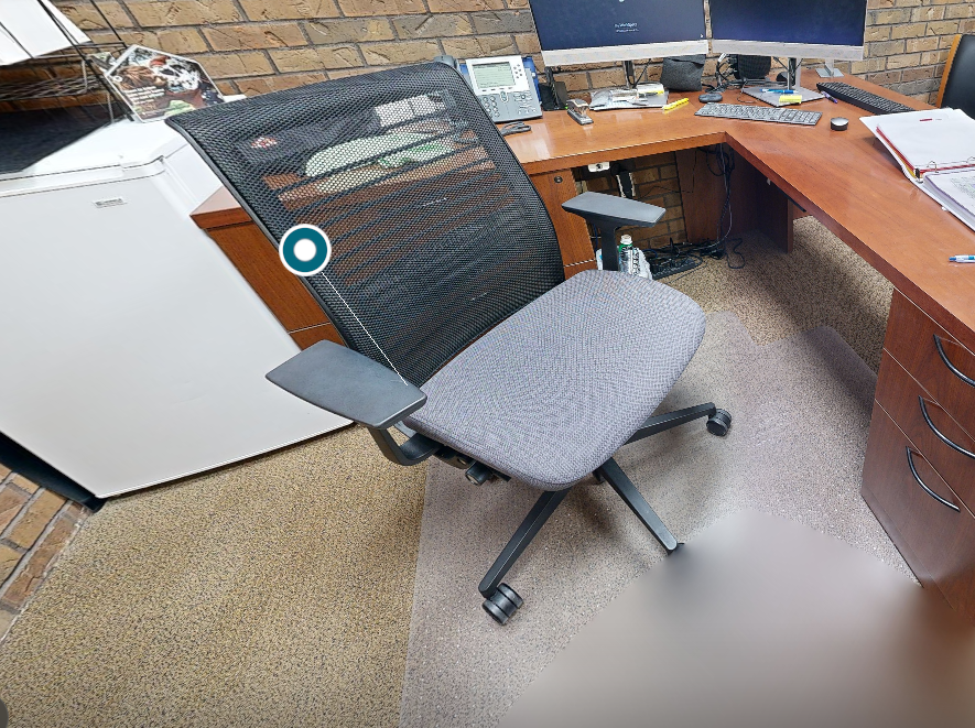 Task chair with arms