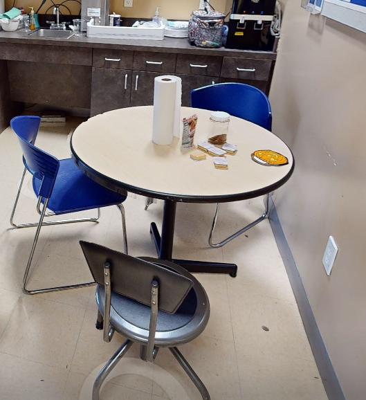 Round meeting table