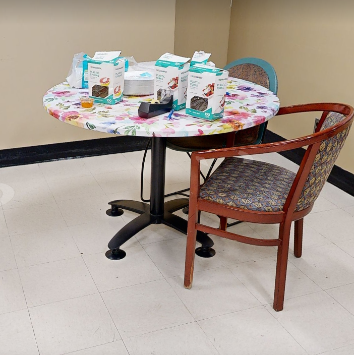 Round meeting table