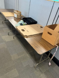 FOLDING TABLE