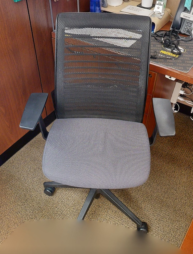 Task chair with arms