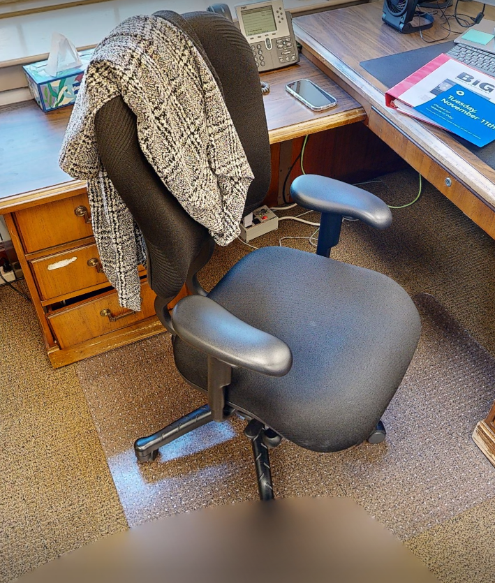 Black task chair w/arms