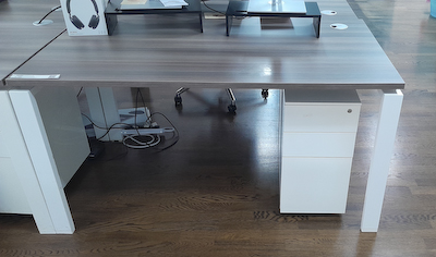 Single desk w/ oak effect top