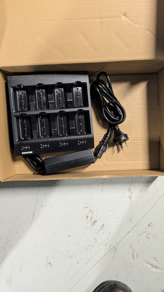 8 Bay Charger