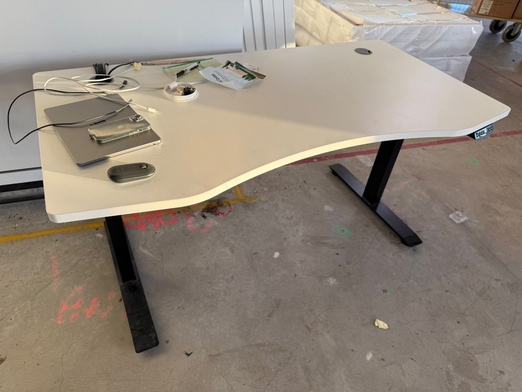 Sit to stand workstation