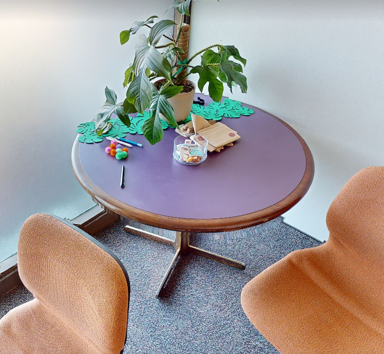 Round meeting table