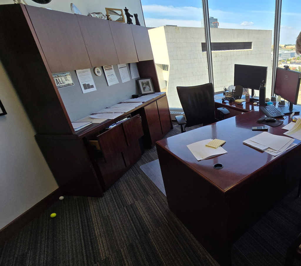 L Shape Desk w/ Hutch 