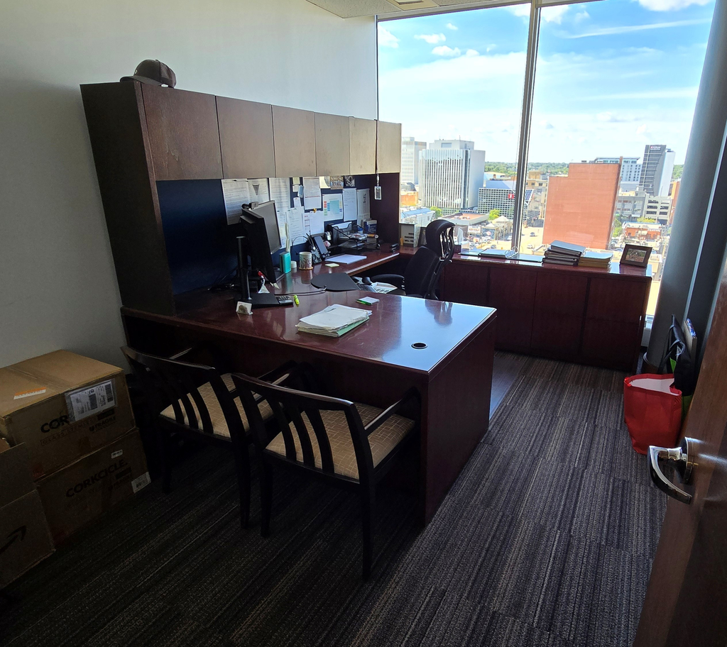 U-Shape Desk w/ Hutch