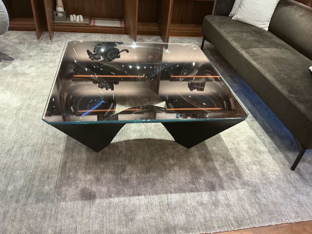 Glass/metal coffee table 