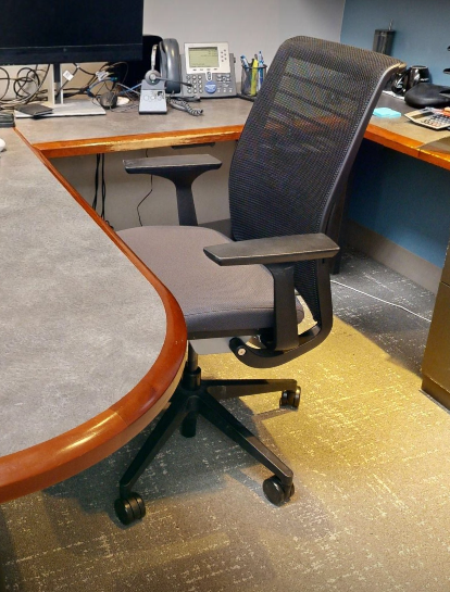 Task chair, with arms