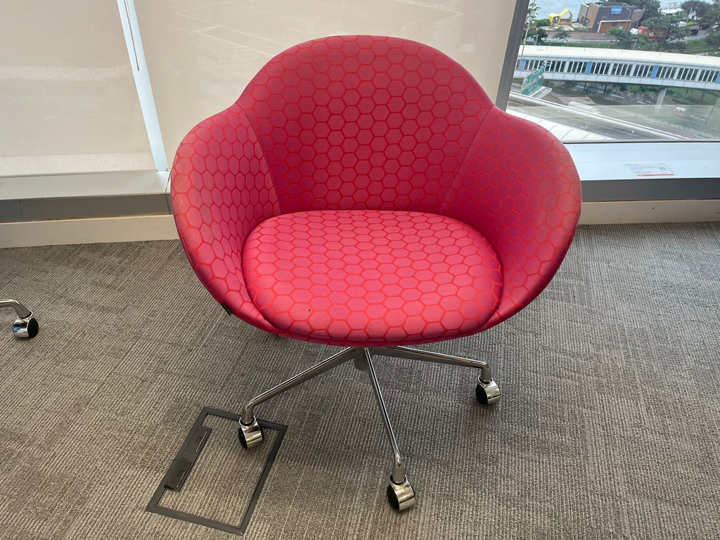 AC Forster Armchair
Dark pink upholstery
5-Star chromed base on castors