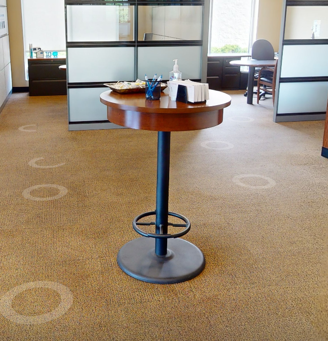 Standing round table