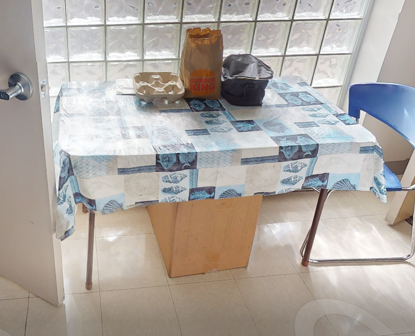 Folding table