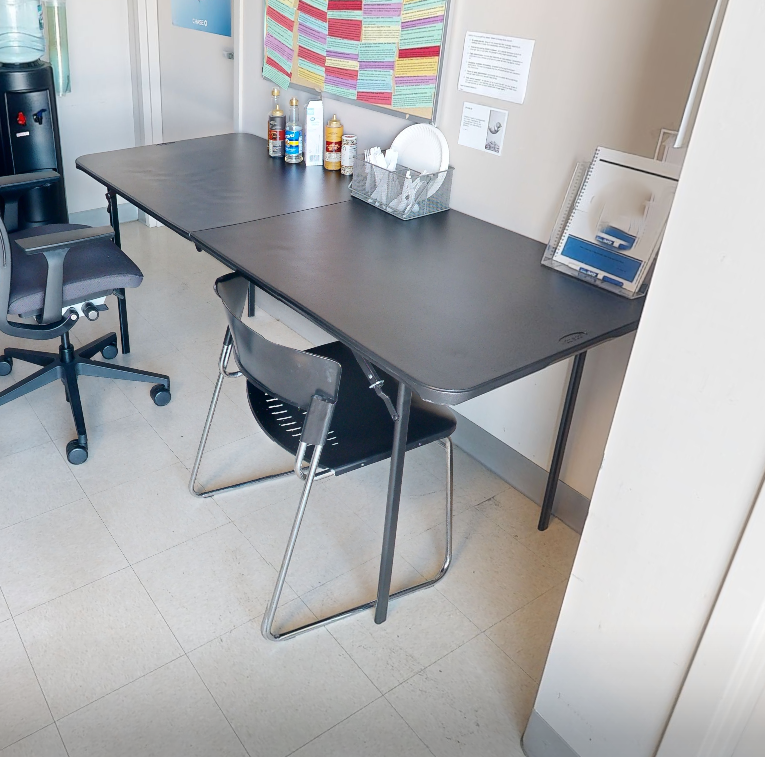 Folding table