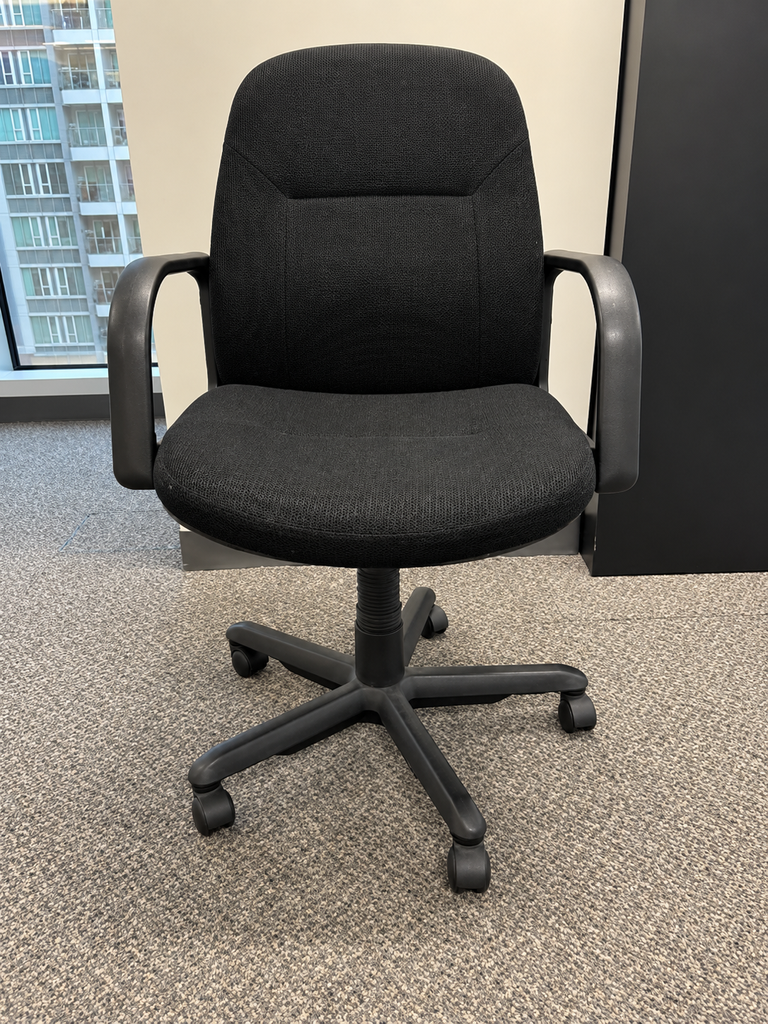 Lamex Office Chair
Black fabric backrest &amp; seatrest
Fixed arms
5-star base on castors