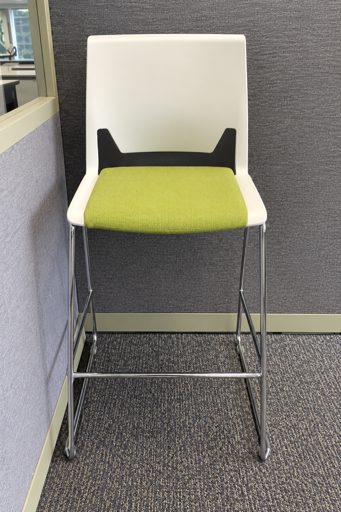 Haworth Very Wire Stacker Stool
White plastic seat &amp; back shell
Light green seat cushion