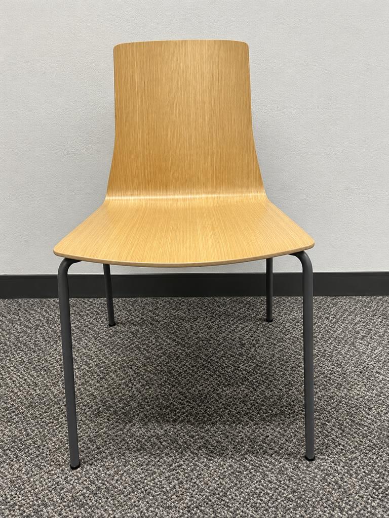 Coalesse Stackable Plywood Chair
Metal 4-legs base