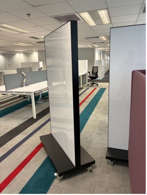 Mobile Whiteboard with castors
