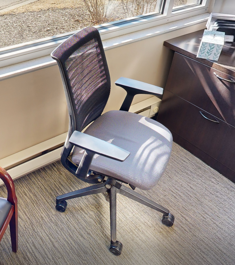Task chair, with arms