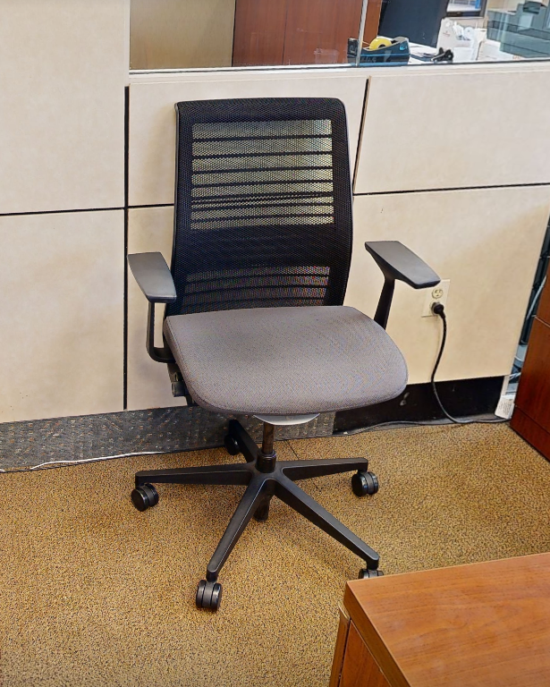 Task chair, with arms