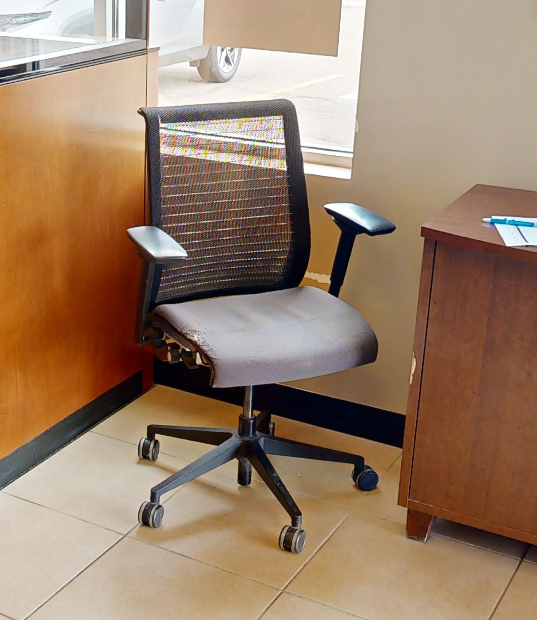 Task chair, with arms