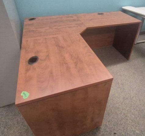 L-Shaped desk (Medium Oak)