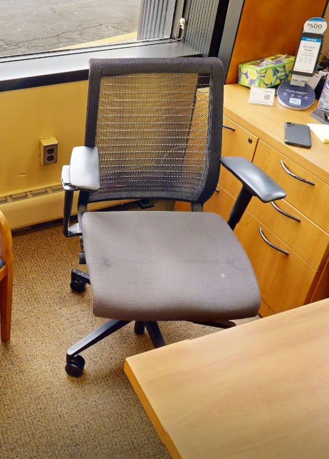 Task chair, with arms