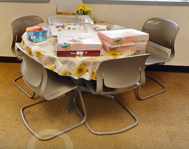 Round meeting table