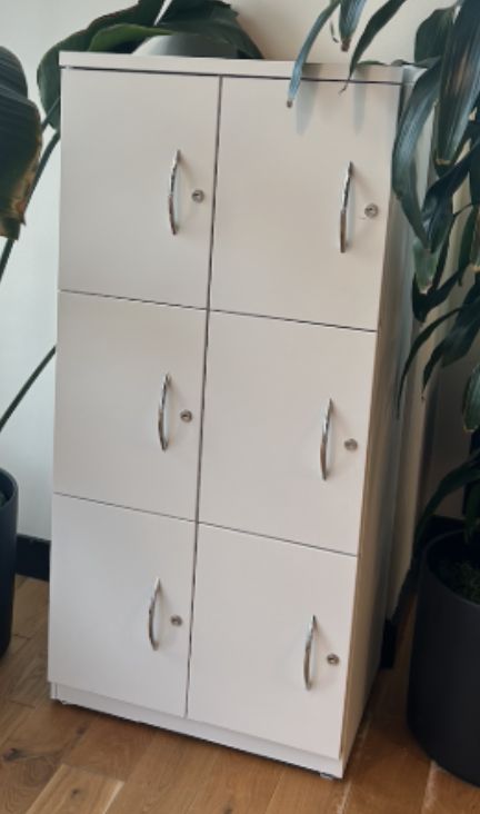 White lockers (no keys, but all unlocked)